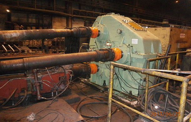 Foto vymenenej prevodovky pohonu valcov elongátora na valcovni rúr