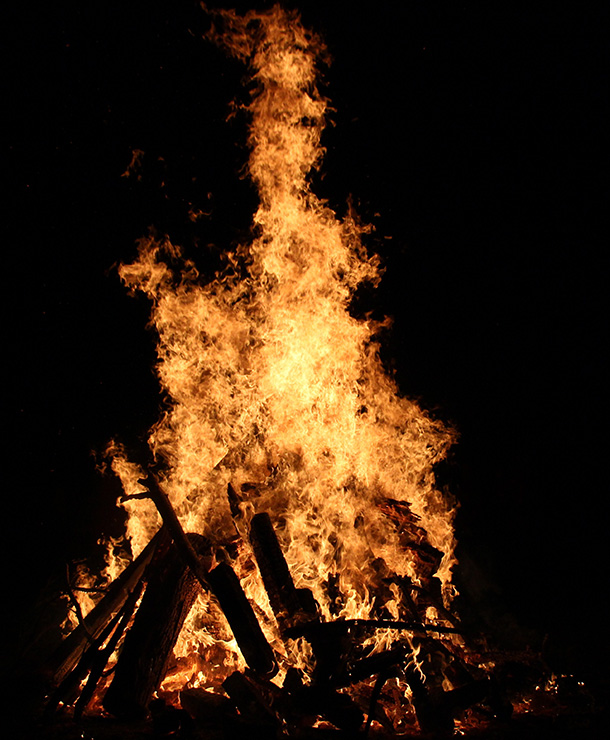 Oheň na kopcoch - symbol a oslava jarnej rovnodennosti