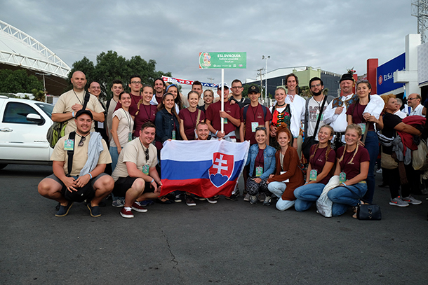 Účastníci slovenskej folklórnej výpravy